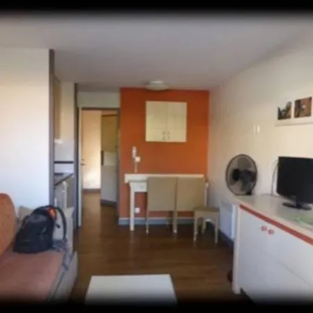 2 Pieces Climatise En Rez-de-jardin Cap Esterel Agay *