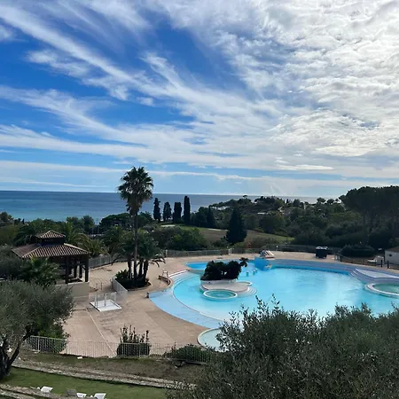 2 Pieces Climatise En Rez-de-jardin Cap Esterel Agay