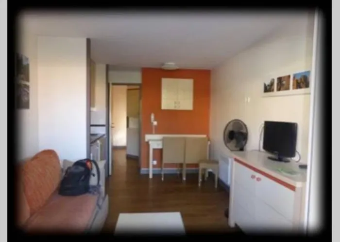 2 Pieces Climatise En Rez-de-jardin Cap Esterel Agay *