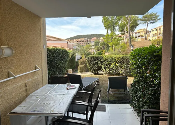 2 Pieces Climatise En Rez-de-jardin Cap Esterel Agay