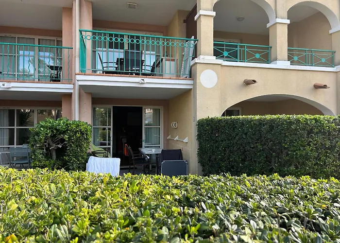 2 Pieces Climatise En Rez-de-jardin Cap Esterel Agay *