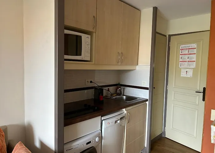 2 Pieces Climatise En Rez-de-jardin Cap Esterel Agay *