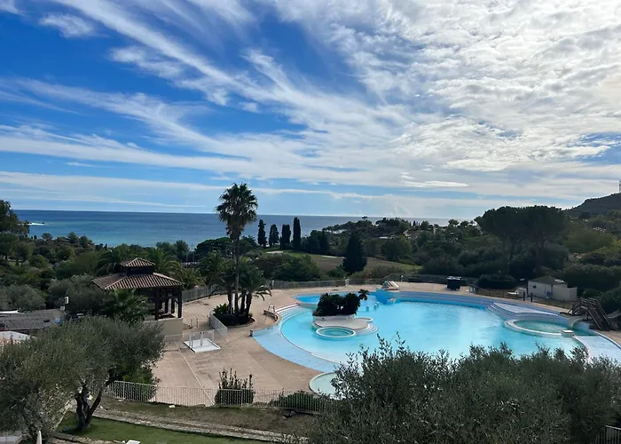 2 Pièces Climatisé En Rez-de-jardin Cap Esterel Agay